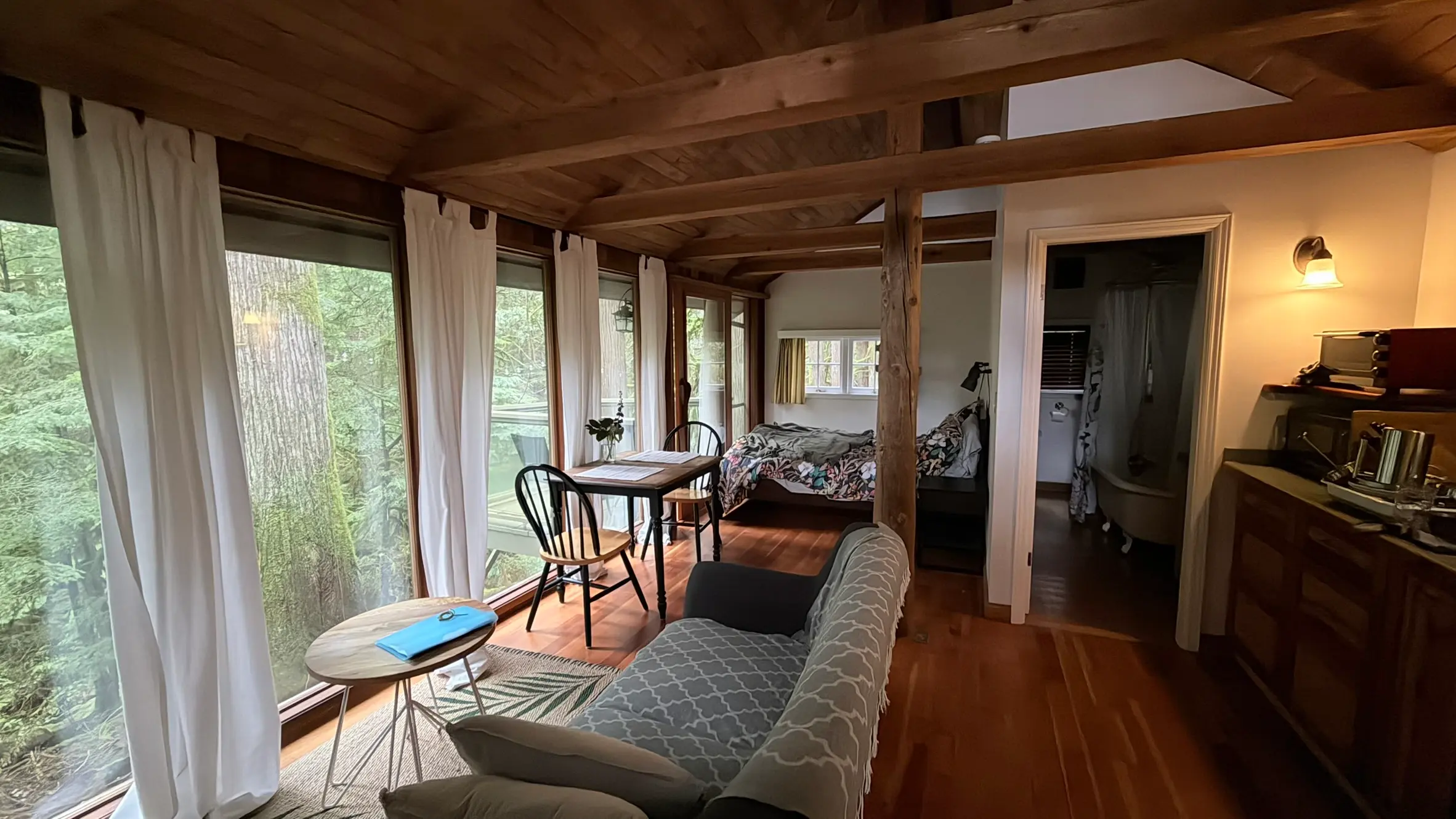 Airbnb cabin BC Sunshine Coast